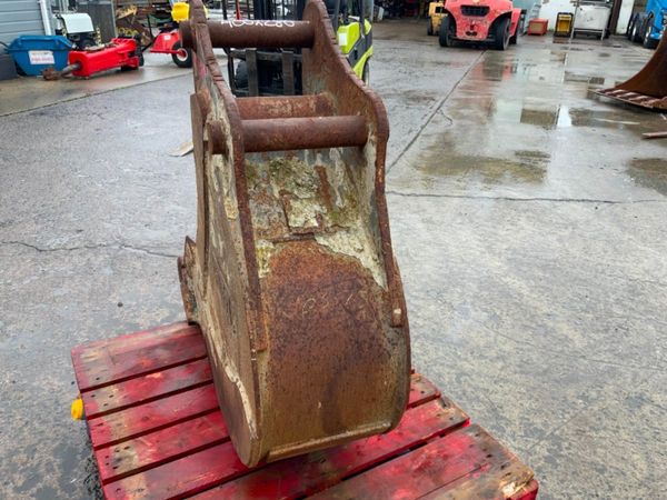 18" EUROFAB BUCKET...65mm PINS........0337. 367182008