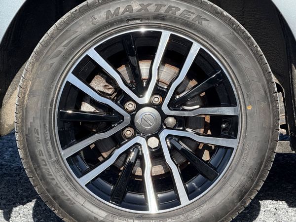 Low Kms Volvo V40! 367227817