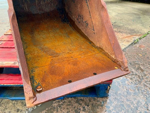 24" RHINOX DIGGING BUCKET.....65mm PINS.....577v. 367244256