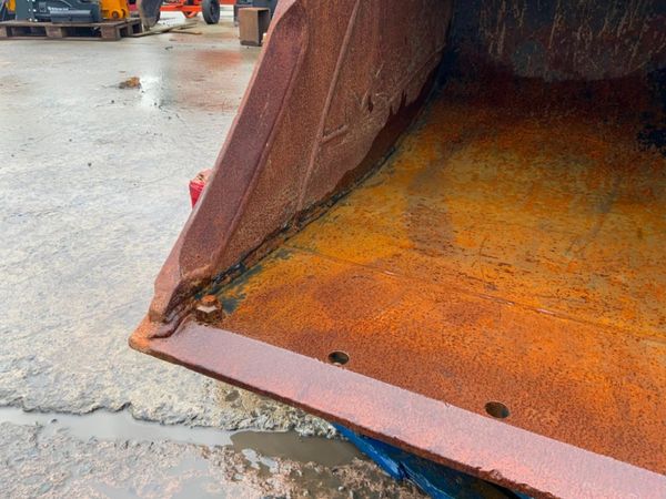 24" RHINOX DIGGING BUCKET.....65mm PINS.....577v. 367244257