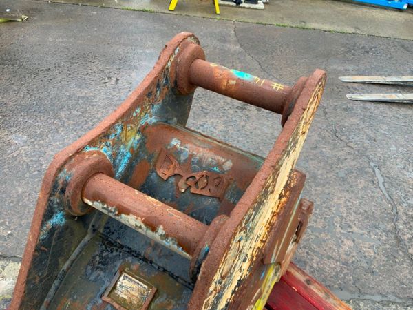 18" STRICKLAND DIGGING BUCKET. 367252296