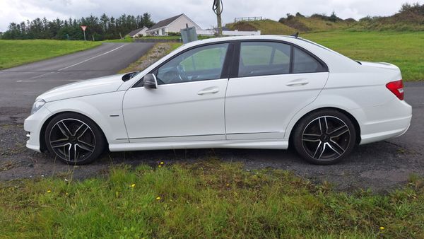 12 Mercedes-Benz C-Class 367270925