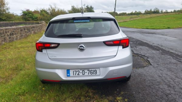 17Opel Astra Petrol 367271974