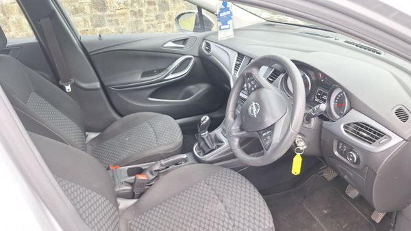 17Opel Astra Petrol 367271985