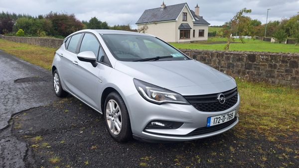 17Opel Astra Petrol 367271981