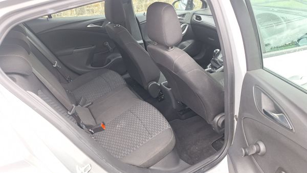 17Opel Astra Petrol 367271982