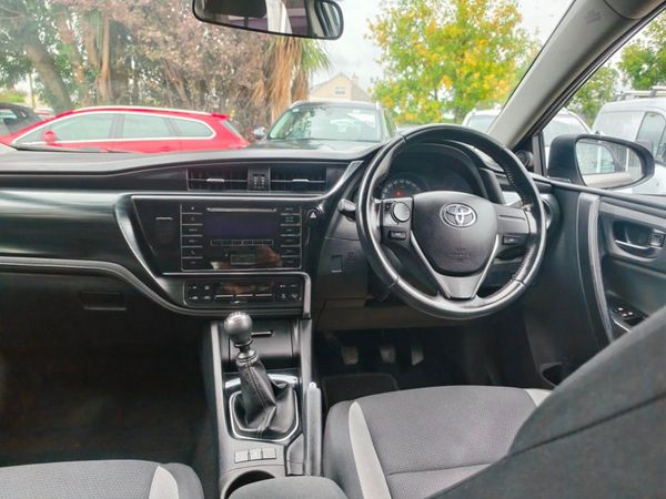 Toyota Auris 1.4 D-4d (90) 5Dr Aura 367290239