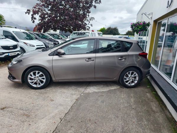 Toyota Auris 1.4 D-4d (90) 5Dr Aura 367290231