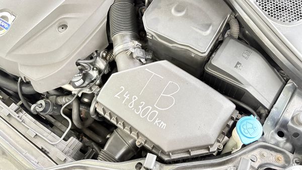 Volvo XC60 2.0 R-DESIGN D4 181BHP 5DR 367338843