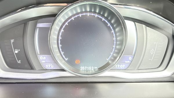 Volvo XC60 2.0 R-DESIGN D4 181BHP 5DR 367338854