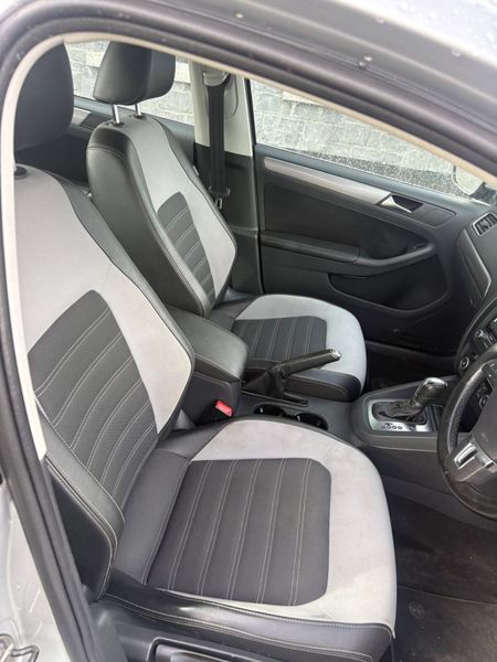 Volkswagen Jetta 2012 367372474