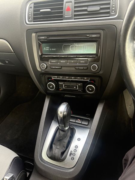 Volkswagen Jetta 2012 367372476