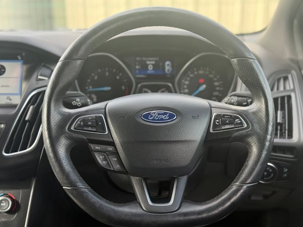 Ford Focus 181 ST-Line low Kms!!! 367392921