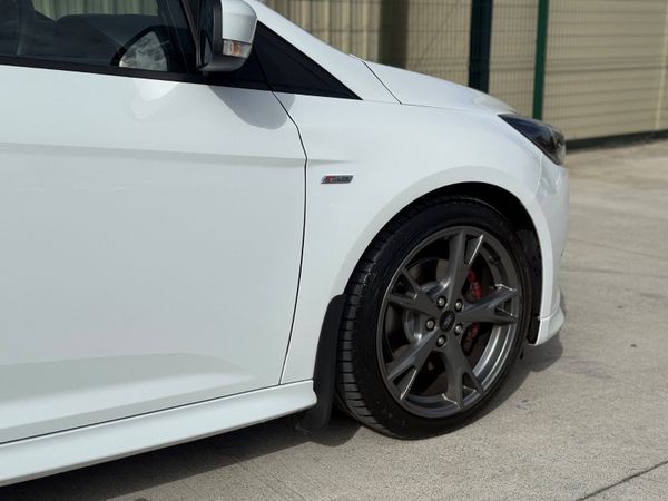 Ford Focus 181 ST-Line low Kms!!! 367392930