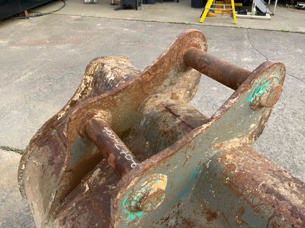 48" EUROFAB DIGGING BUCKET.....65mm PINS....1428- 367447917