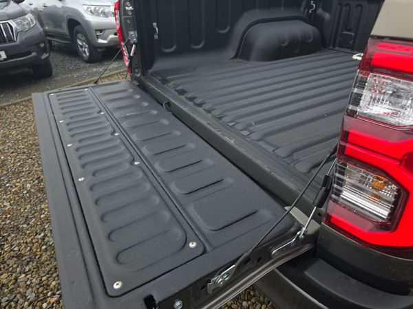 Toyota Hilux 2.8 D4D Invincible X 204Bhp 367599727