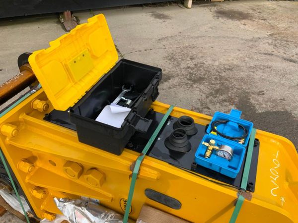 UNUSED LYALS LY1400 BREAKER....80mm PINS...2561. 367615029