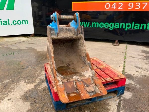 24" RHINOX DIGGING BUCKET....65mm PINS....1424t. 367625149
