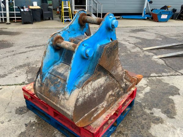 24" RHINOX DIGGING BUCKET....65mm PINS....1424t. 367625141