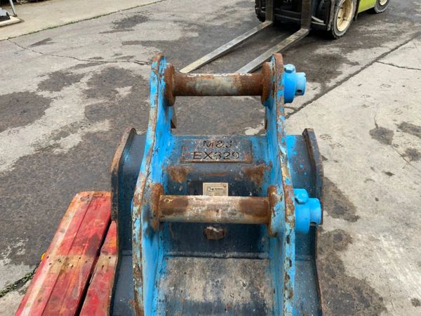 24" RHINOX DIGGING BUCKET....65mm PINS....1424t. 367625142