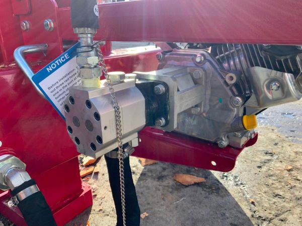 UNUSED 'BOSS' PETROL LOG SPLITTER........1434. 367622300