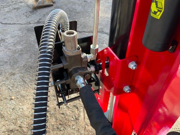 UNUSED 'BOSS' PETROL LOG SPLITTER........1434. 367622301