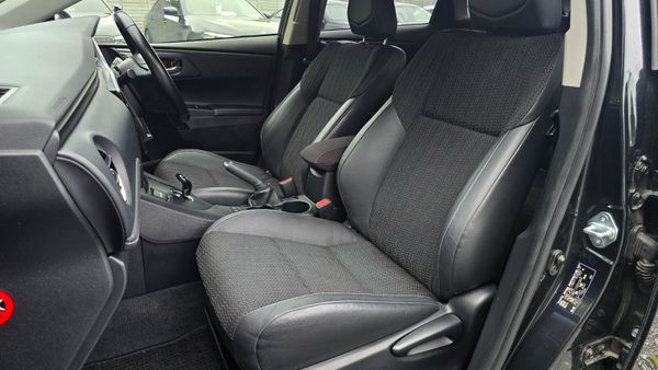 🔥2016 Toyota Auris 1.8 Automatic Petrol Hybrid 367681814