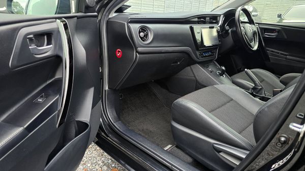 🔥2016 Toyota Auris 1.8 Automatic Petrol Hybrid 367681812