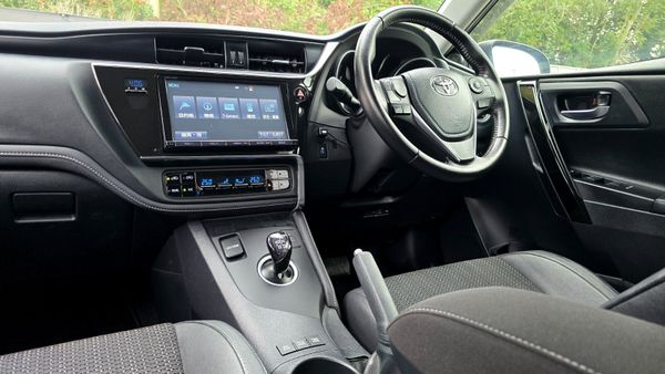 🔥2016 Toyota Auris 1.8 Automatic Petrol Hybrid 367681829