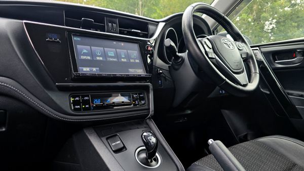 🔥2016 Toyota Auris 1.8 Automatic Petrol Hybrid 367681830