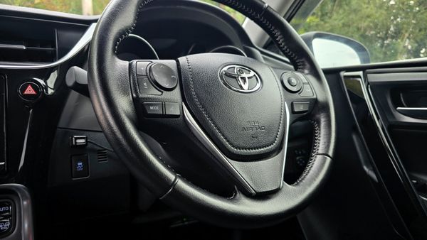 🔥2016 Toyota Auris 1.8 Automatic Petrol Hybrid 367681833