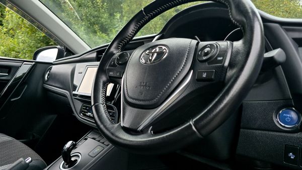 🔥2016 Toyota Auris 1.8 Automatic Petrol Hybrid 367681859