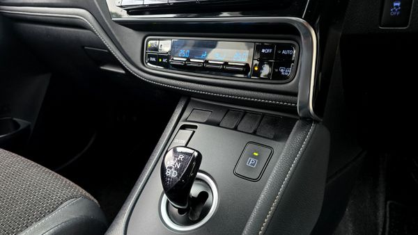 🔥2016 Toyota Auris 1.8 Automatic Petrol Hybrid 367681861