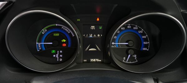 🔥2016 Toyota Auris 1.8 Automatic Petrol Hybrid 367681885