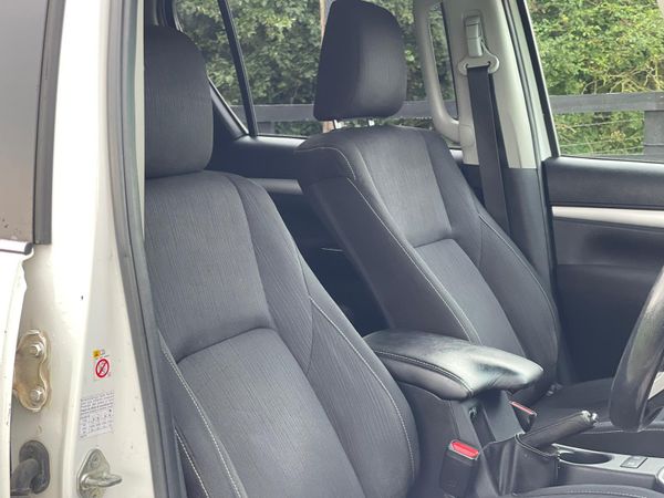 162 Toyota Hilux Invincible Manual*****NO VAT 367724799