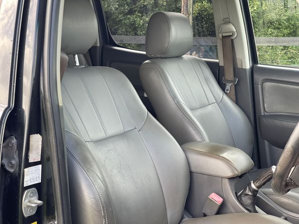12 Toyota Hilux Invincible X  3.0L D4D 177bhp 367725238