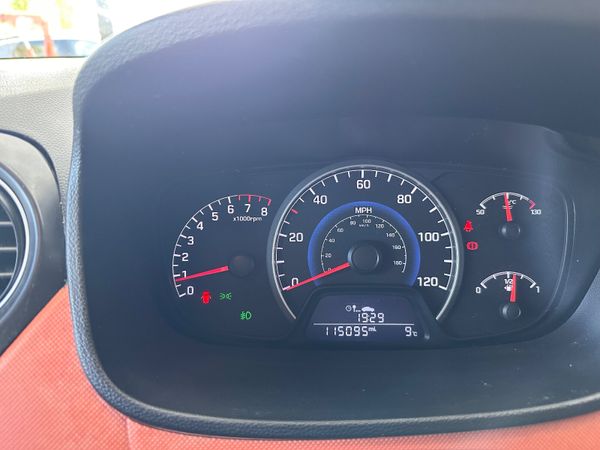 Hyundai i10 2014 367755483