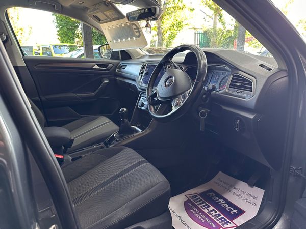Volkswagen T-Roc 2018 367756043