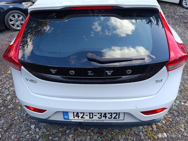 Volvo V40  2014 automatic 367765435