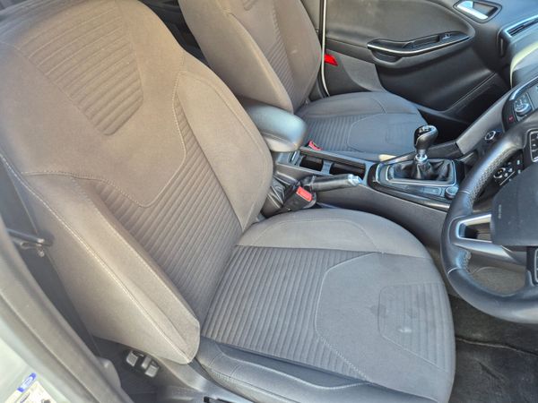 Ford Focus 2018 367766550