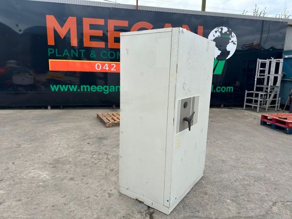 CHUBB DATA CABINET FIRE IMPACT MONEY SAFE. 367766794