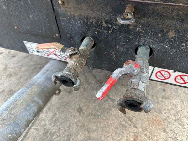 2018 DOOSAN 105 CFM ROAD AIR COMPRESSOR 367767094