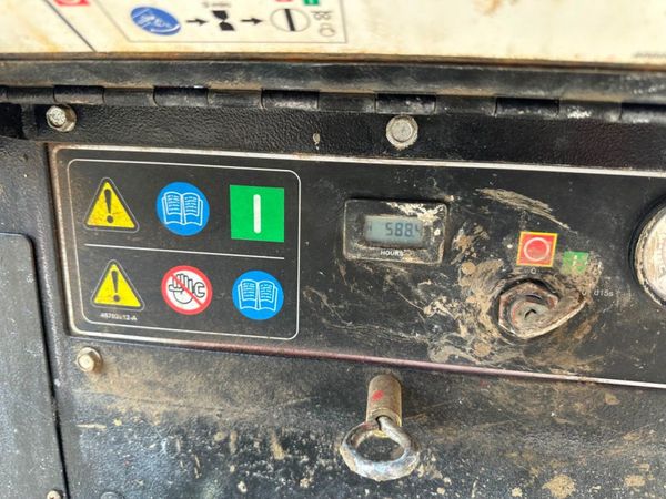 2018 DOOSAN 105 CFM ROAD AIR COMPRESSOR 367767095