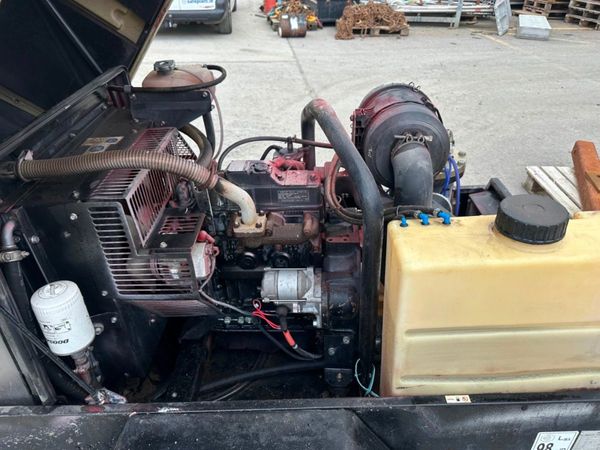 2018 DOOSAN 105 CFM ROAD AIR COMPRESSOR 367767098