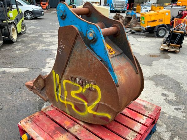 24" EUROFAB BUCKET........65mm PINS......1432. 367776779