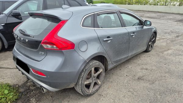 2015 Volvo V40 2.0d Diesel For Breaking! 367842991