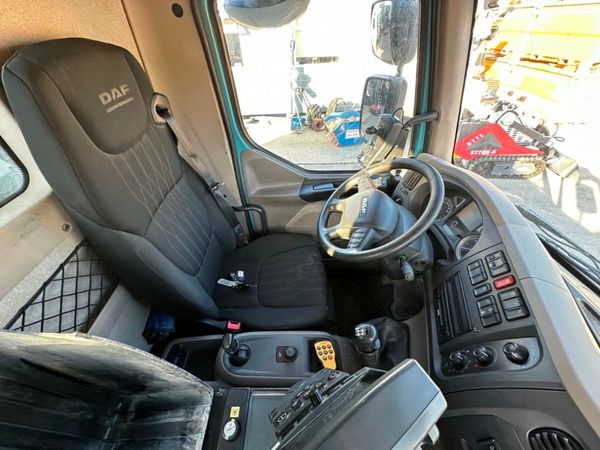 2019 DAF LF...JOHNSTON ROAD SWEEPER...77 KM. 367929140