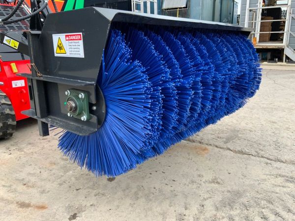 UNUSED MINI SKID STEER ROAD BRUSH ...4218 367933379