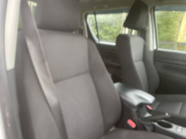 181 Toyota Hilux 2.4 D4D No Vat***** 367982549