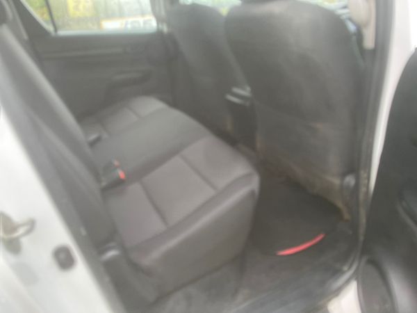 181 Toyota Hilux 2.4 D4D No Vat***** 367982632